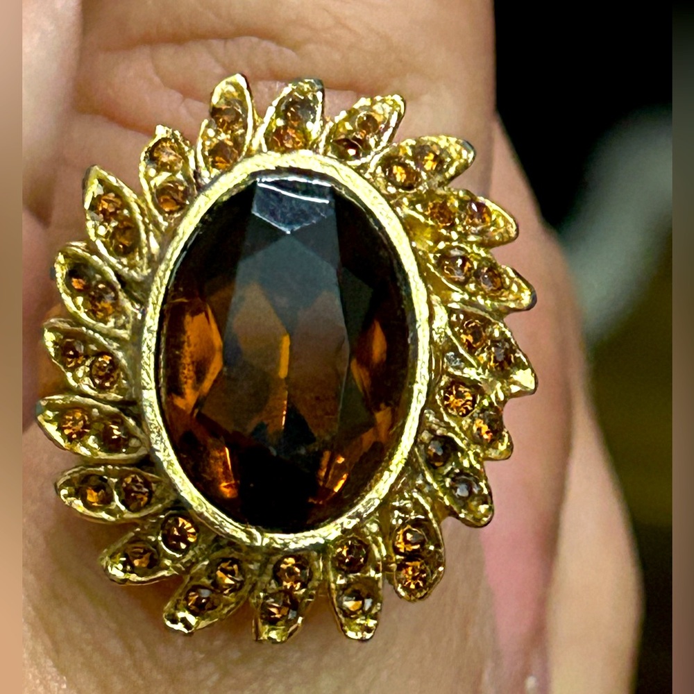 Elegant Gold and Brown Gemstone Ring